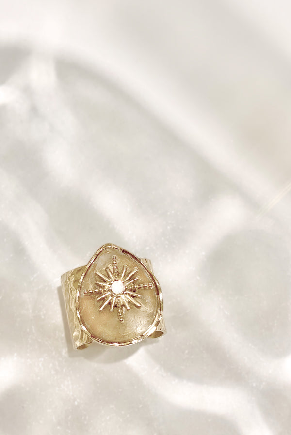 BAGUE LARGE AGLAÉ, EN QUARTZ BLANC
