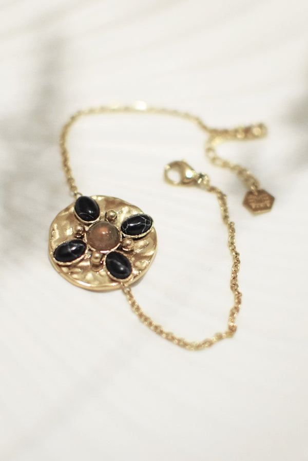 BRACELET A MÉDAILLE CONSTANCE, EN HOWLITE NOIRE ET QUARTZ