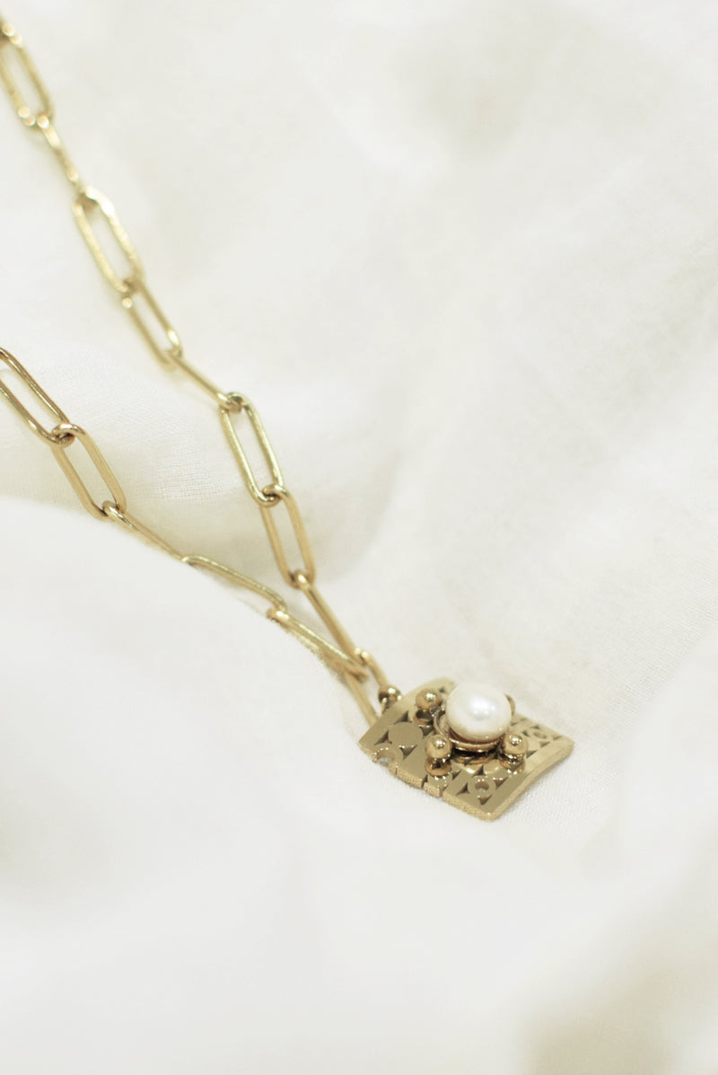 COLLIER ARMANCE CARRÉ, EN PERLE BLANCHE