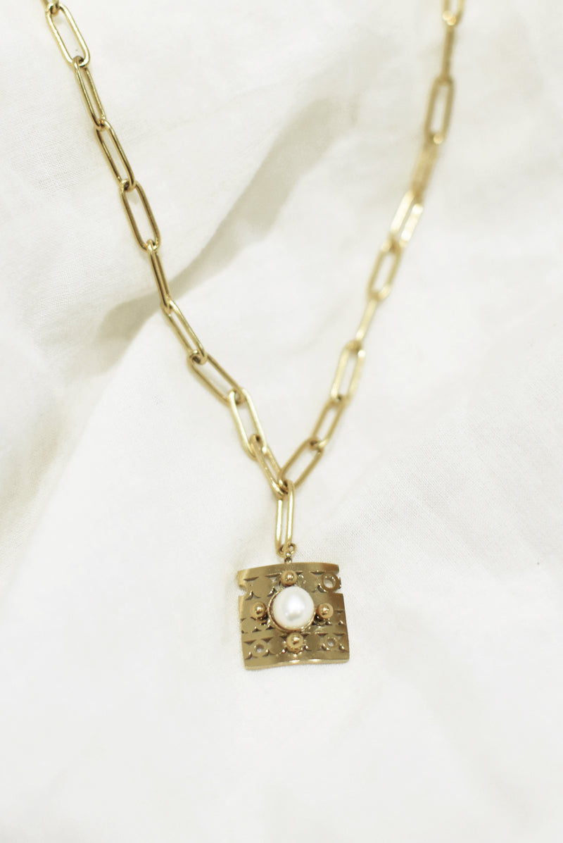 COLLIER ARMANCE CARRÉ, EN PERLE BLANCHE