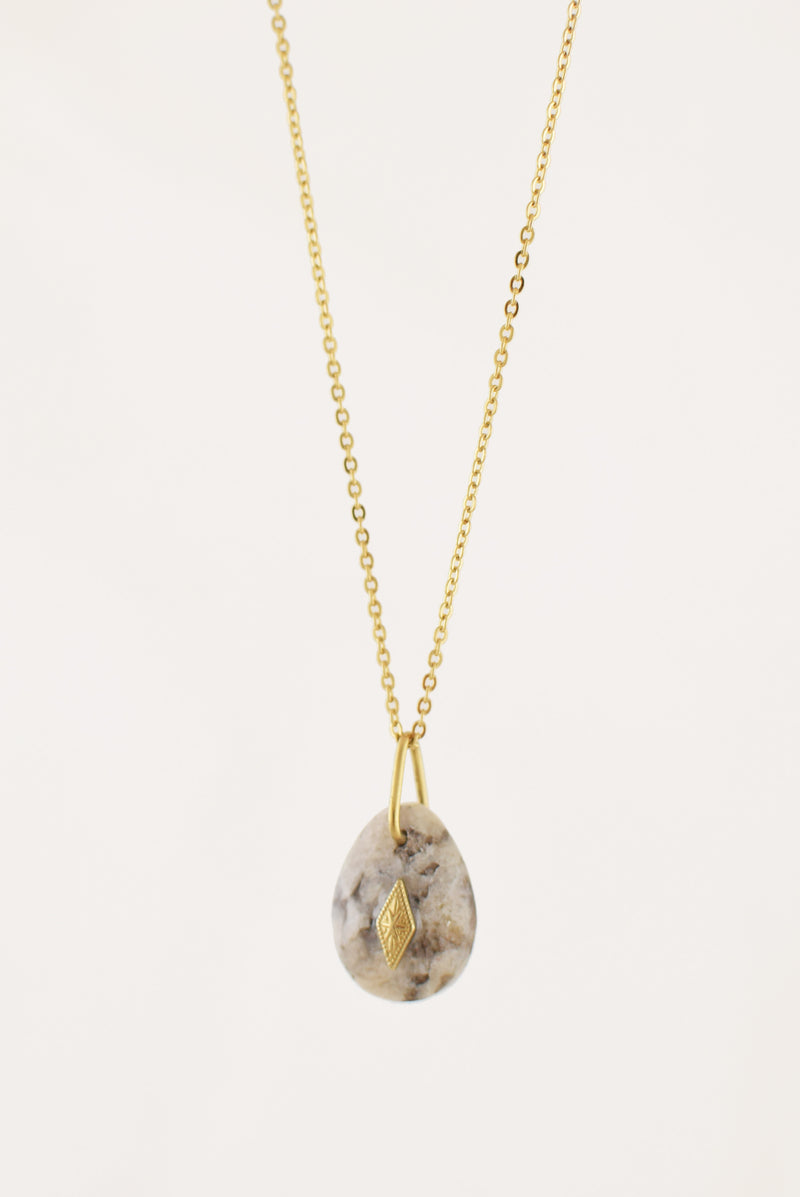 COLLIER COURT ISORE, EN FELDSPATH GRAPHIQUE