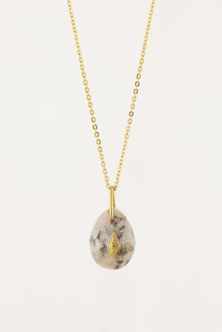 COLLIER COURT ISORE, EN FELDSPATH GRAPHIQUE
