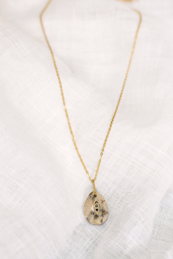 COLLIER COURT JEANNE, EN JASPE KAMBALA