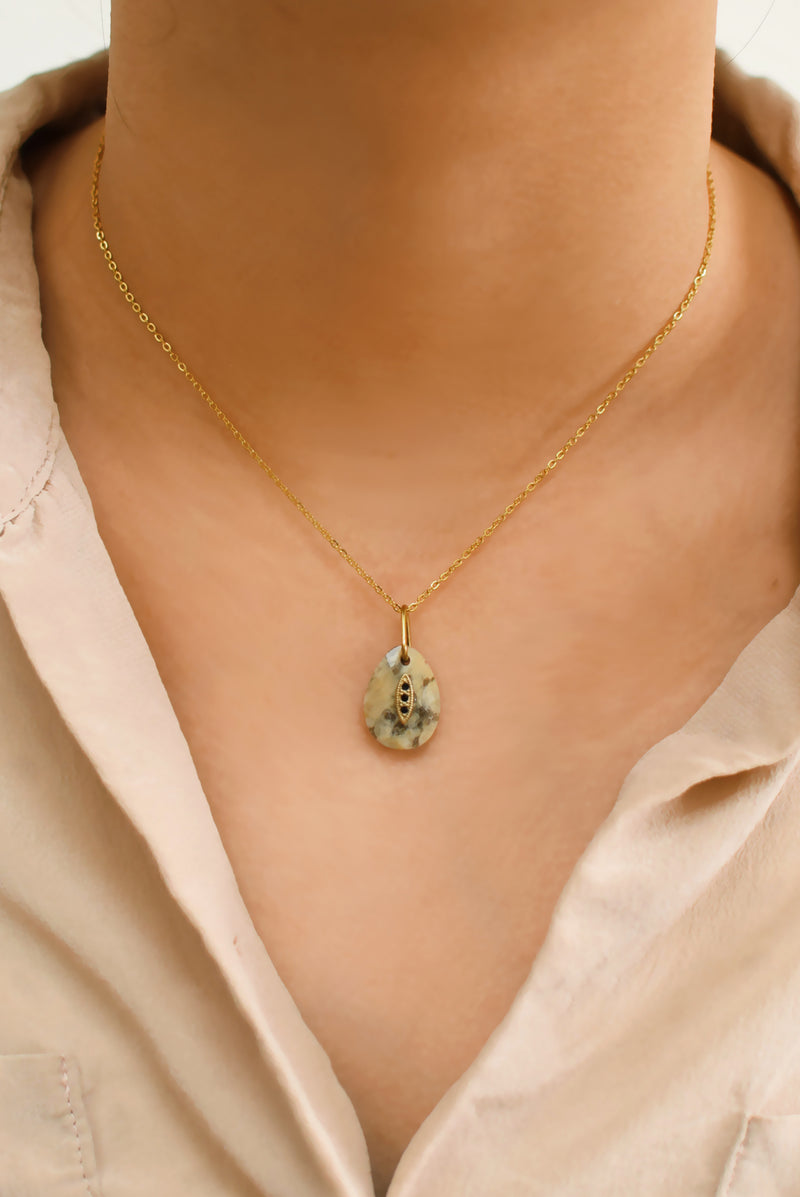 COLLIER COURT JEANNE, EN FELDSPATH GRAPHIQUE