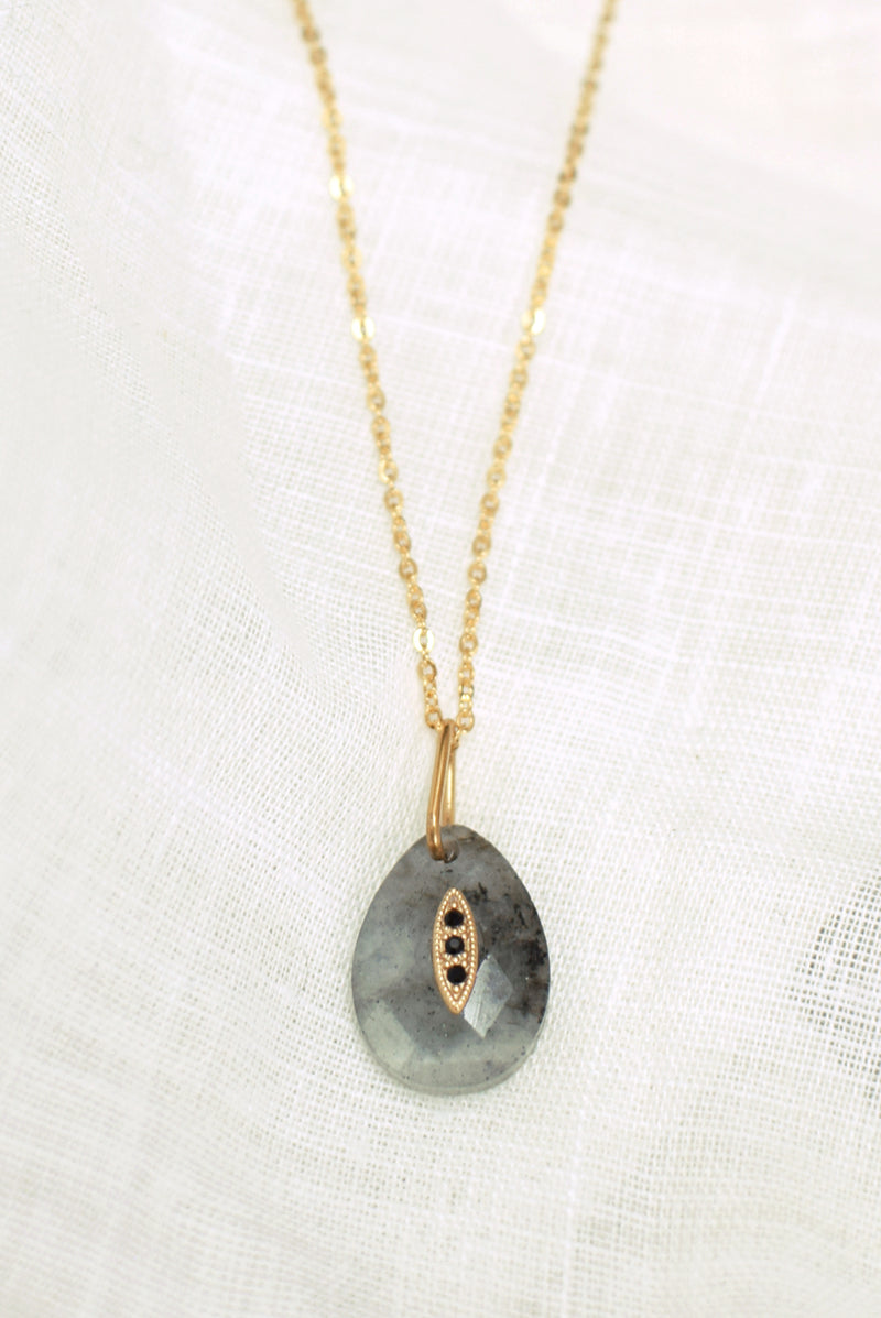 COLLIER COURT JEANNE, EN LABRADORITE