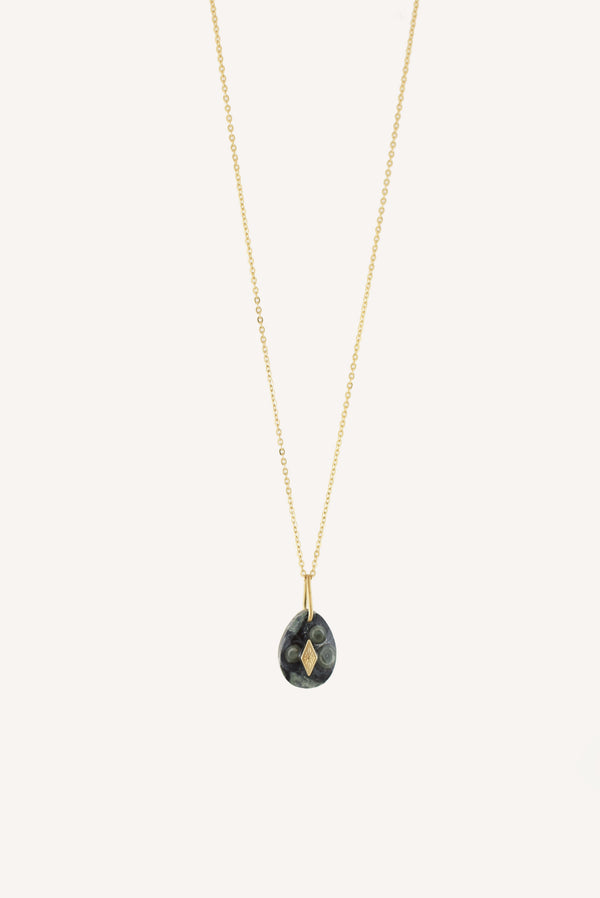 COLLIER COURT ISORE, EN JASPE KAMBALA