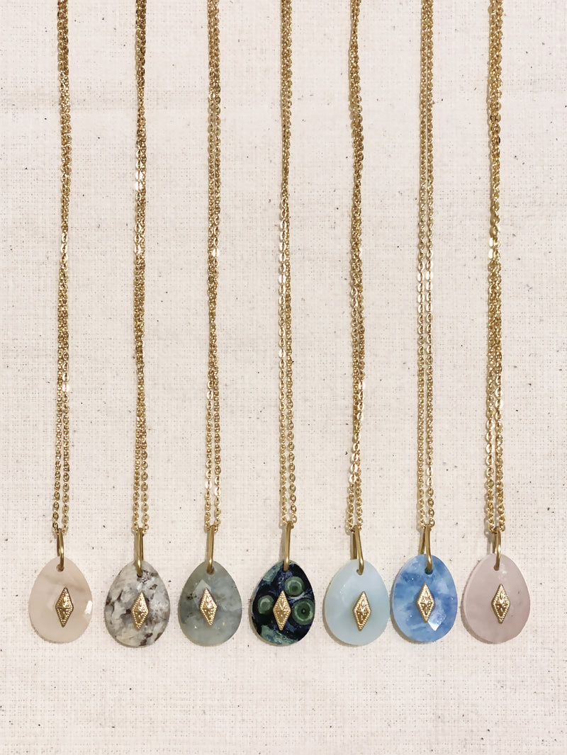 COLLIER COURT ISORE, EN QUARTZ ROSE