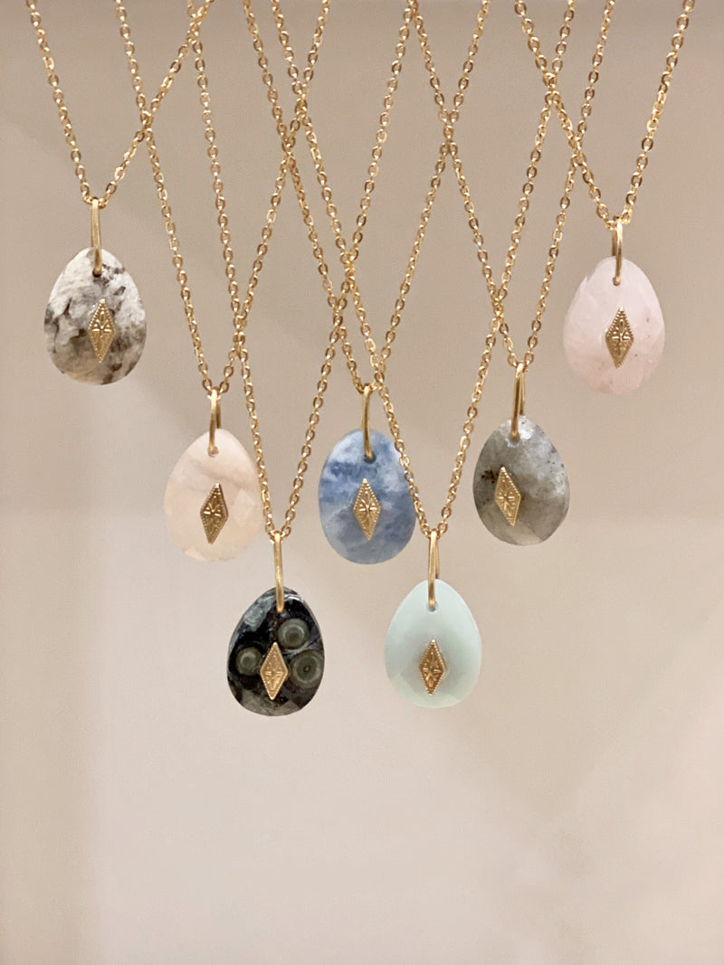 COLLIER COURT ISORE, EN QUARTZ ROSE